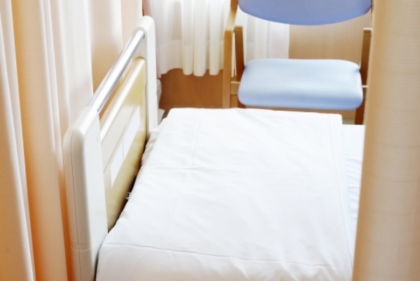 おひとりさまが入院…身元保証人は友人でもなれるって本当？