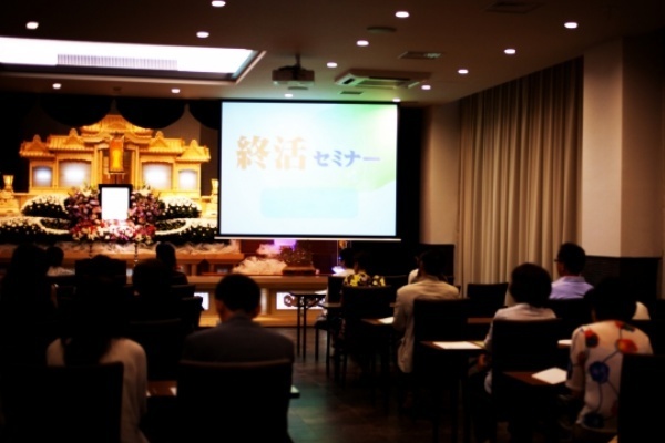 入院保証も代行可能、終活サポート事業を実施する自治体たち