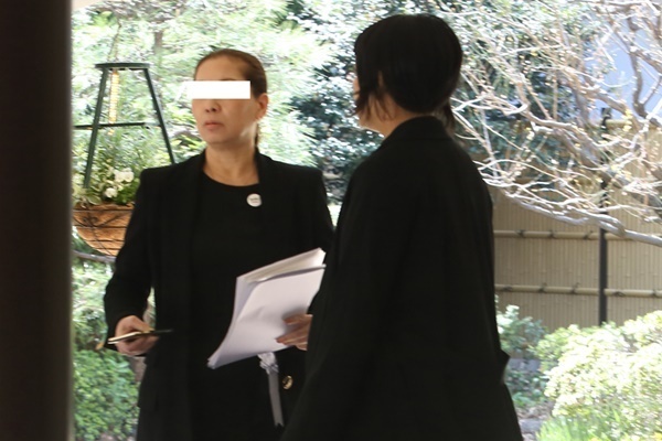 裕也さんマネージャー確執否定 也哉子と葬儀で手取り合う姿も