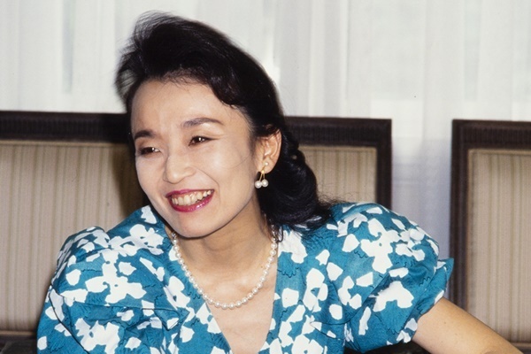 信子さま63歳に 新婚時代は半泣きでキジの羽をむしっていた