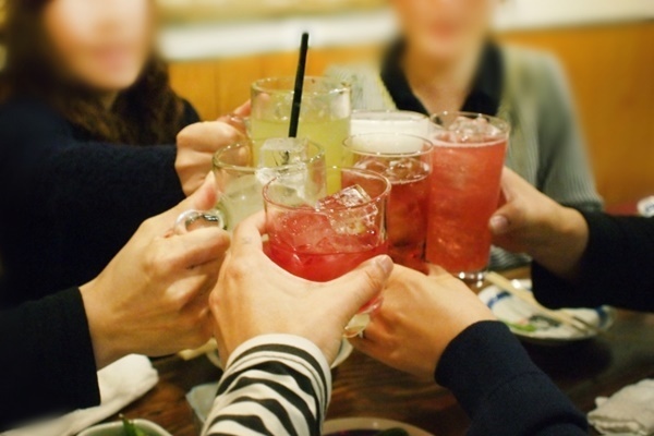 「誘えないし誘われない人」が“誘われる人”になるためには