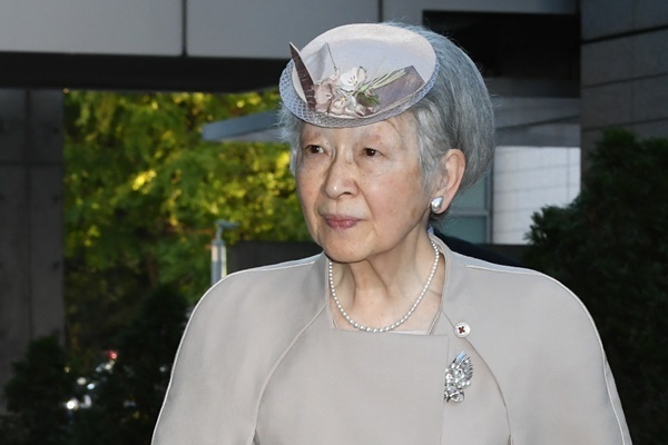 美智子さま　家族会議にも終止符で…危惧される“兄弟確執”