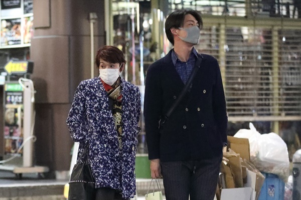 大竹しのぶ  22歳差深夜デート！還暦すぎても年下にモテる理由