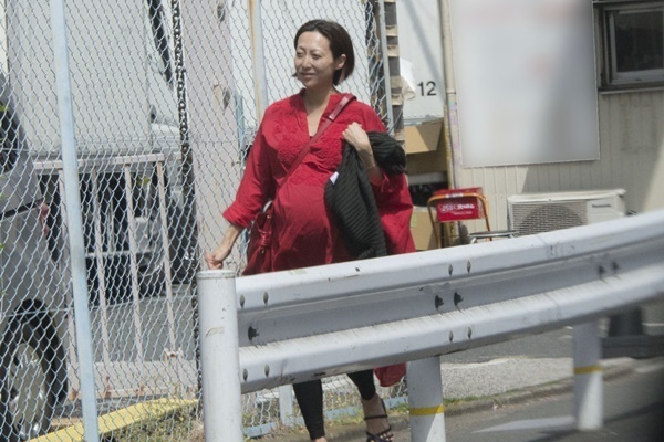 一青窈 第3子出産目前！“10歳若いお産を目指す”ヨガ通い