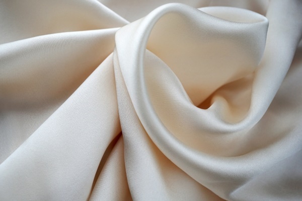 安眠にはシルク、コットン？疲れない生活のための2択クイズ