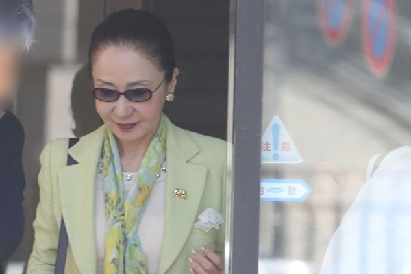 岩下志麻 女優休業で夫を介護…結婚53年目初めての家事挑戦