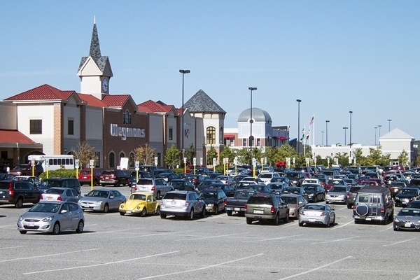 「車に置いて行かれた」子どもの通報で7人が救助、母親を逮捕