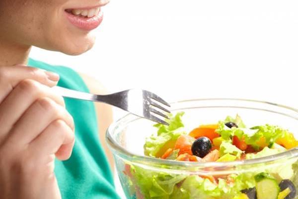 体型作りの専門家が警鐘！野菜の取り過ぎはぽっこりおなかに