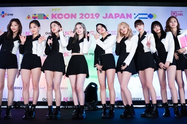 TWICE、IZ*ONE、PENTAGONら勢ぞろいに日本ファン興奮