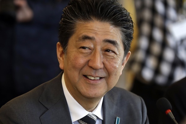 安倍首相 高畑充希らと会談も「会うべき人が違う」と非難殺到