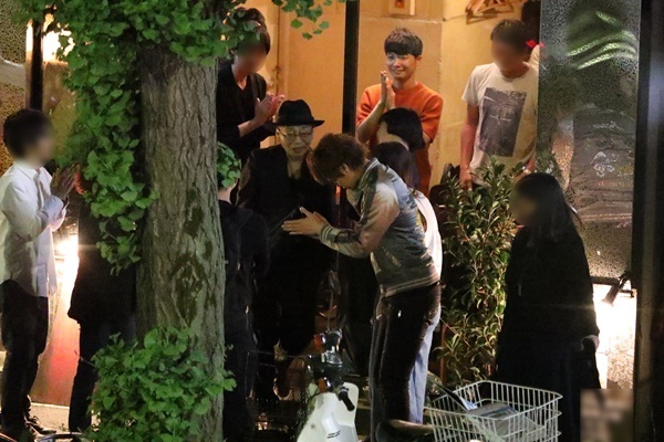 星野源　午前3時に歓喜の恋ダンス！【平成ベストスクープ】