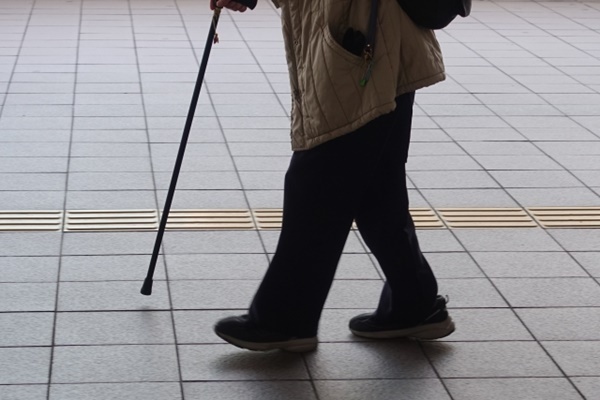 「義父母の介護」乗り越えるには“親の時代の歌を聴かせるべし”