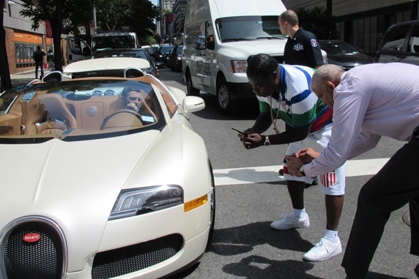 米人気コメディ俳優 2億円超の新車こすられた口論動画話題に