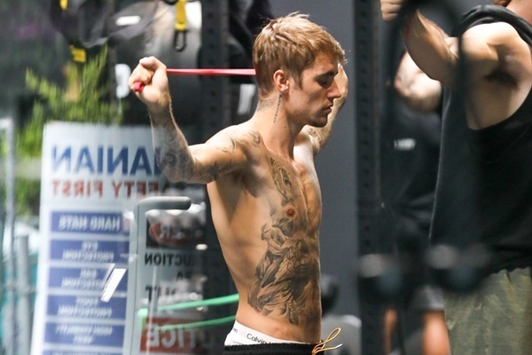 ジャスティン・ビーバー トム・クルーズにケンカ売り失笑買う