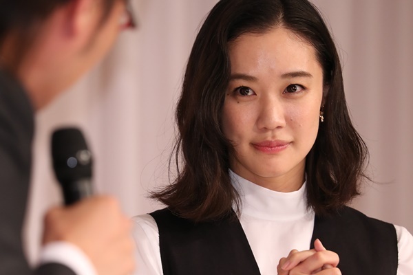 蒼井優 恋に疲れた波乱の11年…“1周回って山ちゃん”の理由