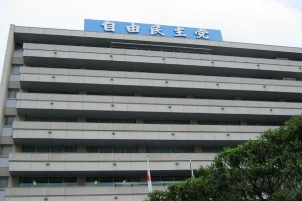 政治家で一番!?河野太郎外相の巧みなTwitter使いに絶賛の声