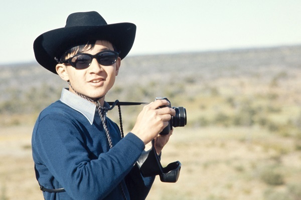 天皇陛下14歳 エアーズロックで“ビール”を飲む【秘蔵写真】