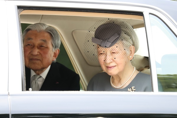 上皇ご夫妻 葉山ご静養を中止していた…大々的報道をご懸念か