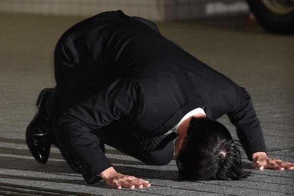 田口淳之介 土下座で小嶺麗奈を援護！同時保釈に隠された真意