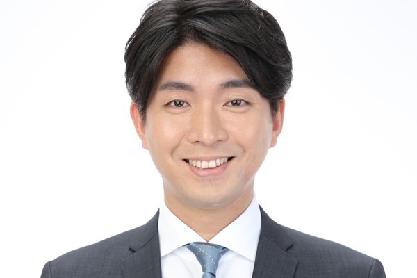 宮崎謙介が初CM出演「投げキッスは女性監督を目掛けて…」