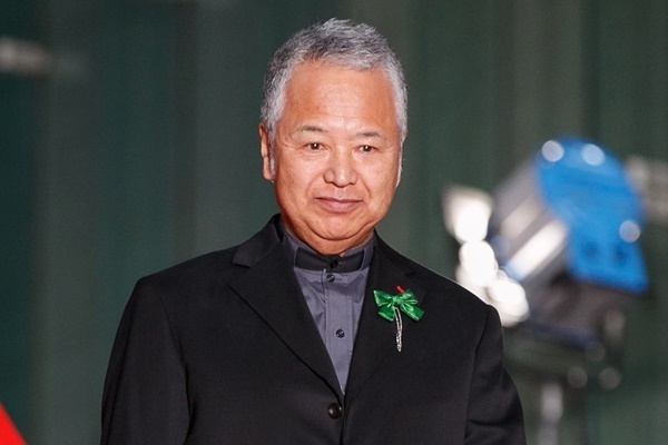 自民党・甘利明氏の自撮りに非難殺到「その前に説明責任を」