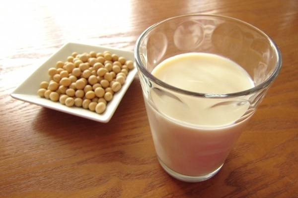 おやつがドカ食い予防に！とるべき栄養素とおやつ後の体操