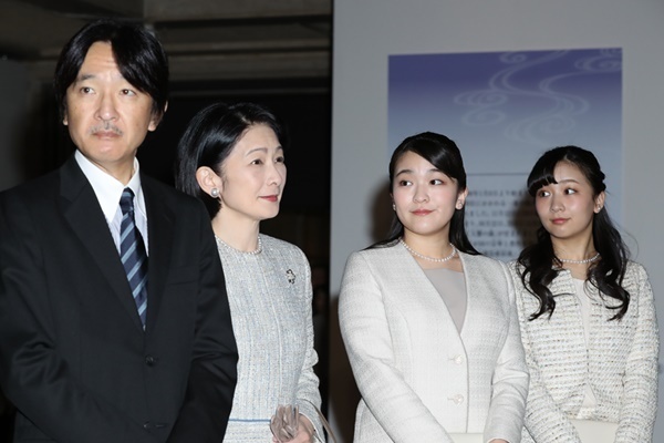 秋篠宮さま お一人出張ご公務が急増…家庭内不和懸念の声も