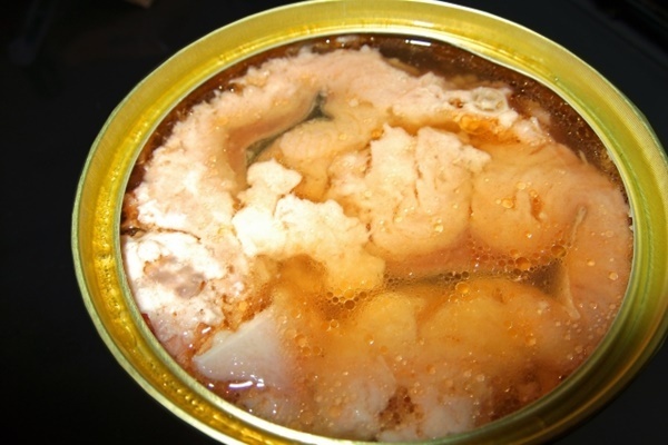 疲れ目に効くのはサケ缶、サバ缶？正しい食材で栄養不足を予防