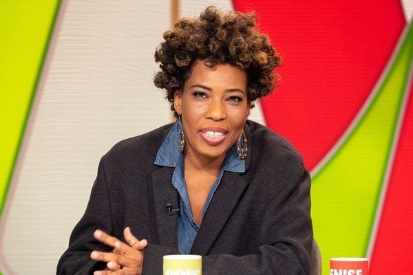 「私は吸血鬼」グラミー歌手の不可解インタビューにファン困惑