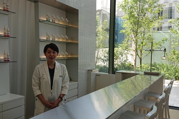 大人気、資生堂の研究所で“自分だけのコスメ”が作れた！