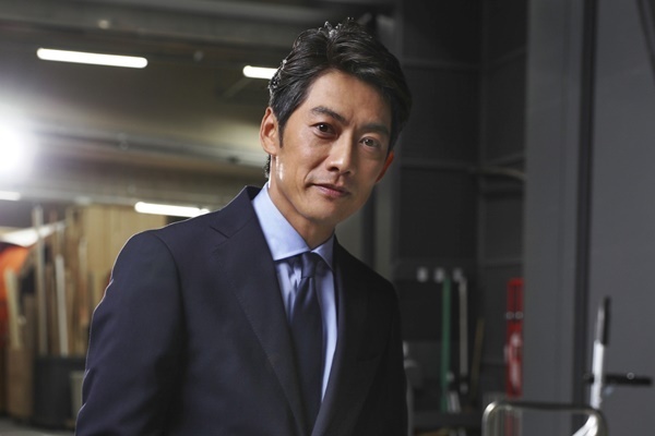 反町隆史「和久井映見と夫婦役で22年ぶり共演」