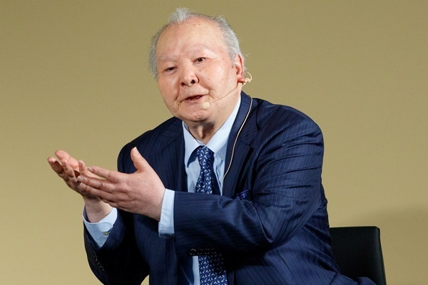 加藤一二三がネコ番組 ひふみんと猫の戯れに「癒ししかない」