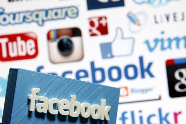 恋人が別の男性と結婚したショックで自殺を生中継か、インド