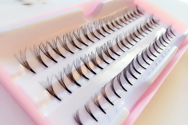 まつエク、顔ヨガ…皮膚科医が警鐘鳴らす「美顔習慣」に注意！