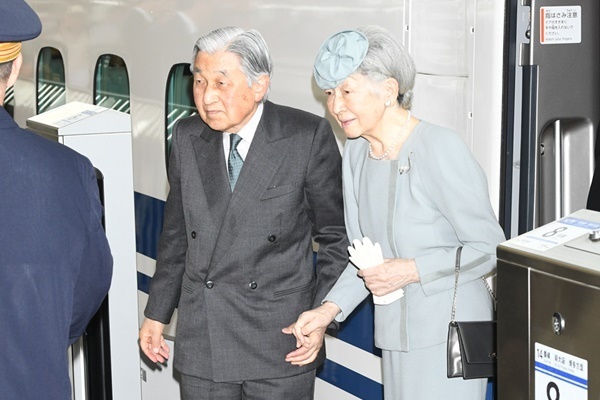 上皇陛下 床に体を横たえ…美智子さま心配された脳貧血の症状