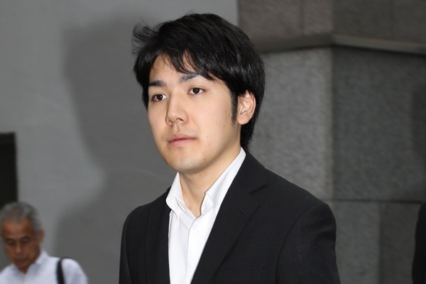 小室佳代さんに激やせ情報…住民がみた“息子と離れ離れの今”