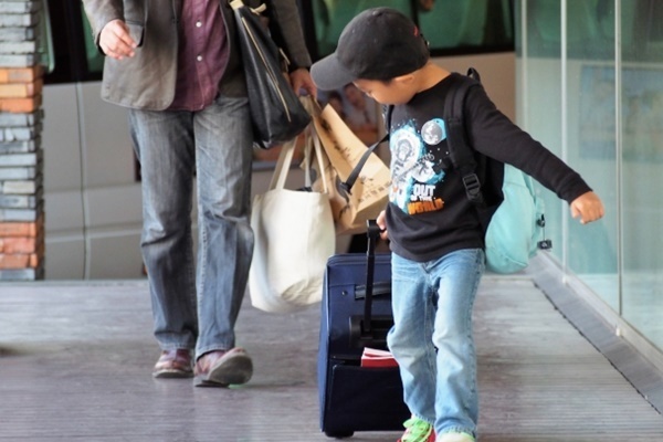 ほめてから質問形式が正解！親にお金の話を切り出すコツとは