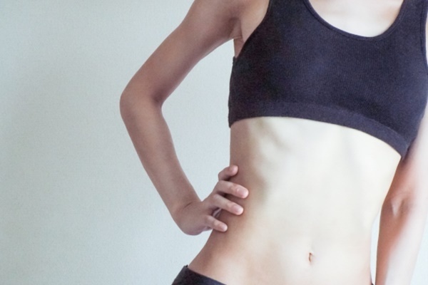 「そる腹筋」で夏のダイエット、従来の3倍の効果ある実践法とは