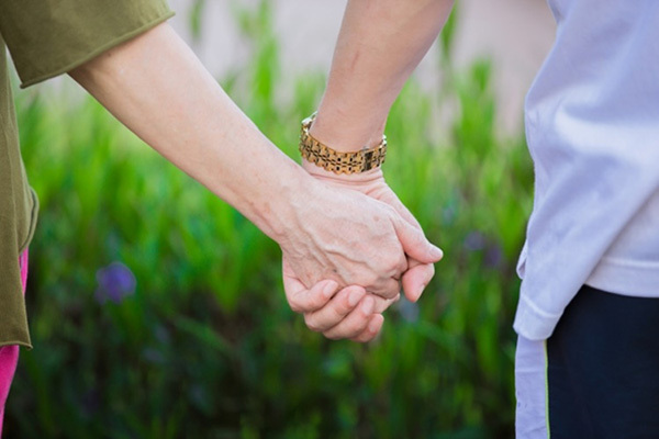 50代女性恋愛のリアル「バツイチ男性と不倫中…夫とは別れる」