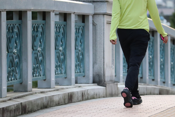 「歩幅広い人は認知症なりにくい」医師が語る“健脚”のカギ