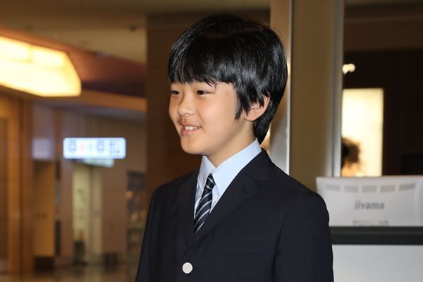 悠仁さま　ブータン国王に「ベリーハンサム」と大絶賛される