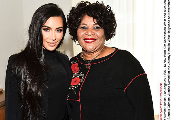 恩赦された元服役囚、K・カーダシアンの「SKIMS」下着モデルに