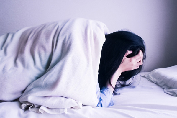 老化や生活習慣病の原因に！寝てもとれない疲れは脳疲労かも