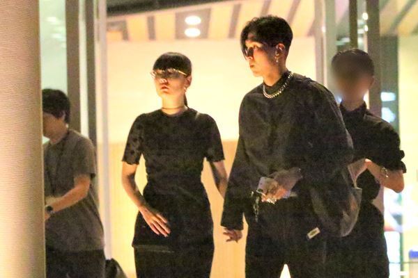 松田翔太 誕生日は妻と手繋ぎ…結婚から1年も守る夫婦の約束