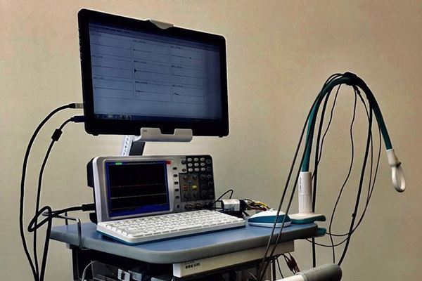 痛くない、被ばくしない「マイクロ波マンモグラフィ」の技術