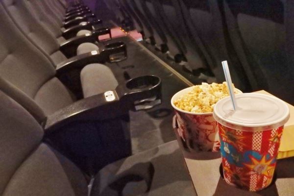 「軽減税率」対象外の外食「映画館の食事」は8％に…その境界線