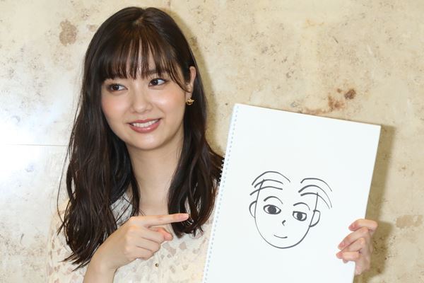 新川優愛 抱いていた家族の憧れ…両親離婚で祖母に育てられた