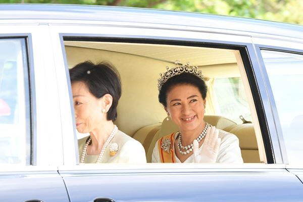 雅子さま 即位の礼で試練…十二単16kg、お召し替えに4時間