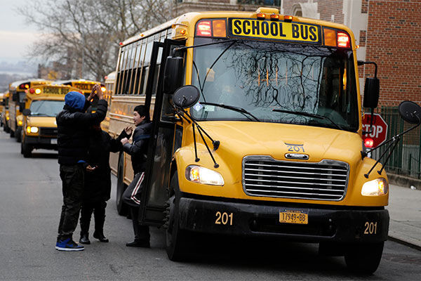 ニューヨークのスクールバス （写真：AP/アフロ）