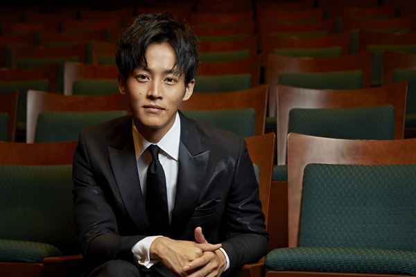 インドア派の松坂桃李「休みは家にこもれる！ってうれしい」